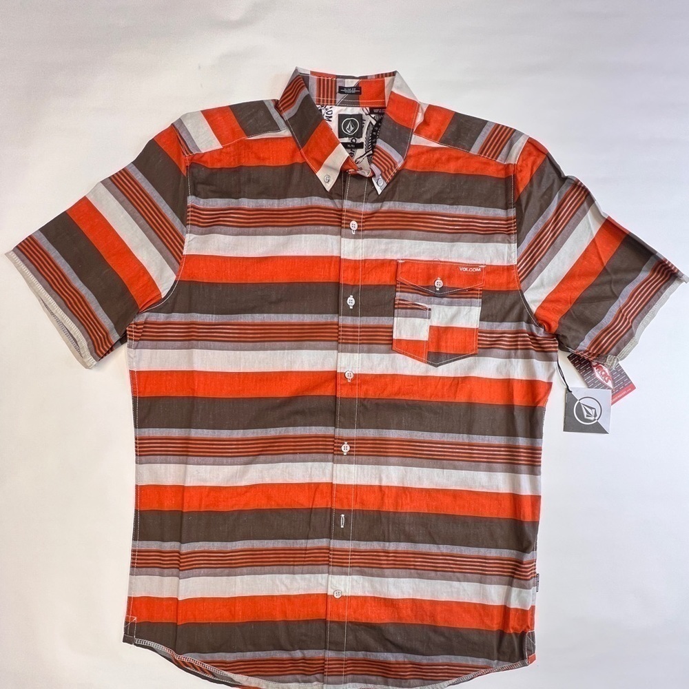 Volcom Size Xl Nwt Casual Button Down - image 1